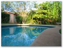 villa_pool3.jpg